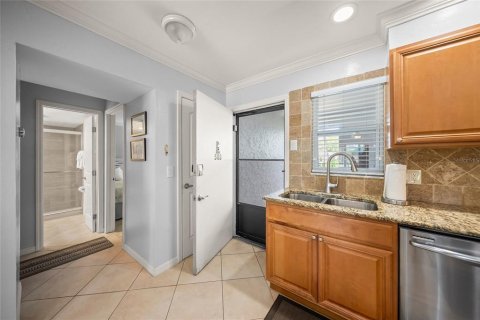 Condo in Sarasota, Florida, 2 bedrooms  № 2123164 - photo 3