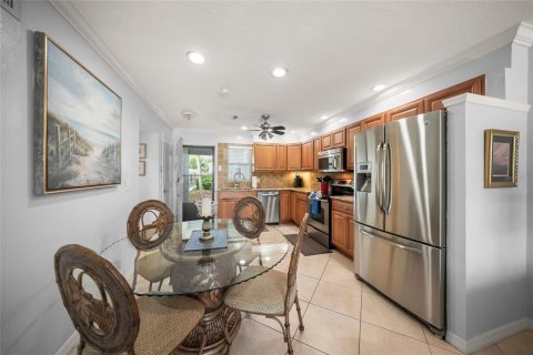 Condo in Sarasota, Florida, 2 bedrooms  № 2123164 - photo 9
