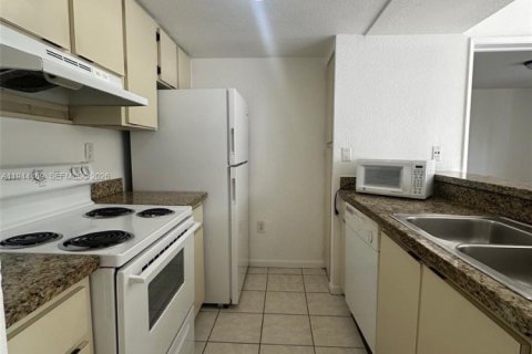 Condominio en Hialeah, Florida, 2 dormitorios  № 2001048