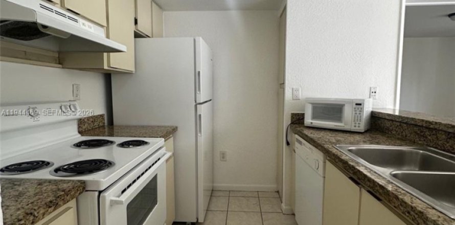 Condominio en Hialeah, Florida, 2 dormitorios  № 2001048