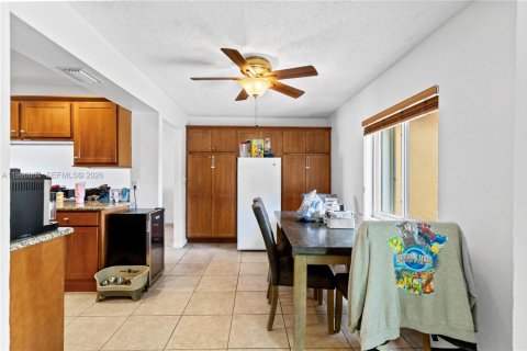 House in North Lauderdale, Florida 3 bedrooms, 149.76 sq.m. № 2058737 - photo 12