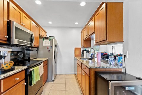 House in North Lauderdale, Florida 3 bedrooms, 149.76 sq.m. № 2058737 - photo 17