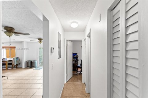 House in North Lauderdale, Florida 3 bedrooms, 149.76 sq.m. № 2058737 - photo 21