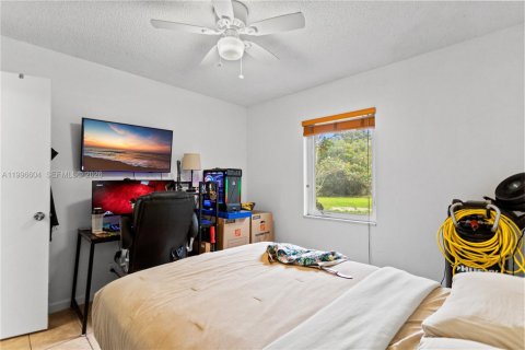 House in North Lauderdale, Florida 3 bedrooms, 149.76 sq.m. № 2058737 - photo 24