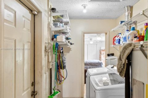 House in North Lauderdale, Florida 3 bedrooms, 149.76 sq.m. № 2058737 - photo 30