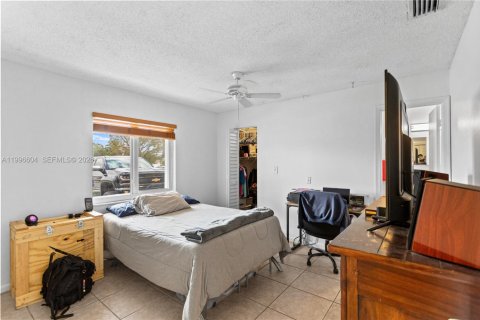 House in North Lauderdale, Florida 3 bedrooms, 149.76 sq.m. № 2058737 - photo 6