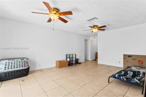 House in North Lauderdale, Florida 3 bedrooms, 149.76 sq.m. № 2058737 - photo 10