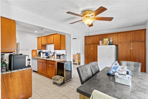 House in North Lauderdale, Florida 3 bedrooms, 149.76 sq.m. № 2058737 - photo 13