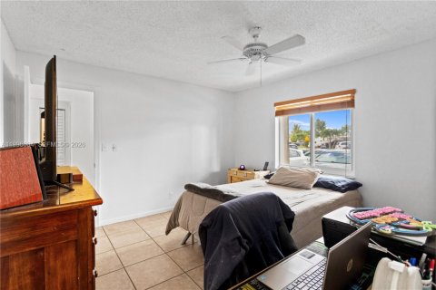 House in North Lauderdale, Florida 3 bedrooms, 149.76 sq.m. № 2058737 - photo 8