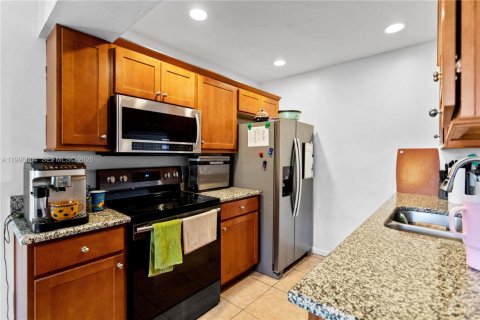 House in North Lauderdale, Florida 3 bedrooms, 149.76 sq.m. № 2058737 - photo 18