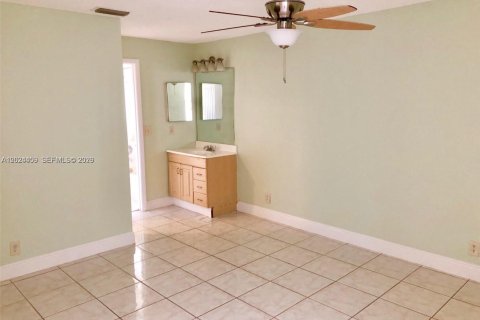 Condominio en alquiler en Lauderhill, Florida, 2 dormitorios, 94.2 m2 № 2077568 - foto 9