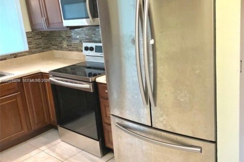 Condominio en alquiler en Lauderhill, Florida, 2 dormitorios, 94.2 m2 № 2077568 - foto 15