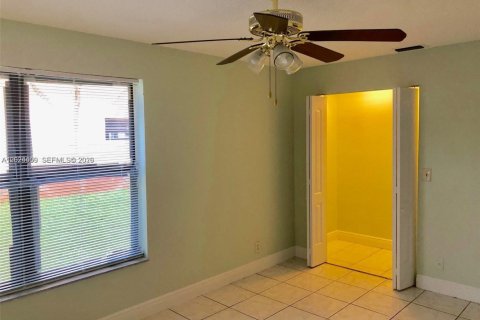 Condominio en alquiler en Lauderhill, Florida, 2 dormitorios, 94.2 m2 № 2077568 - foto 13