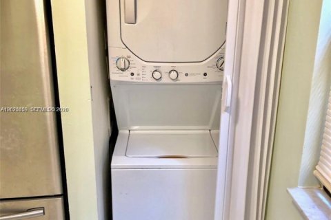 Condominio en alquiler en Lauderhill, Florida, 2 dormitorios, 94.2 m2 № 2077568 - foto 16