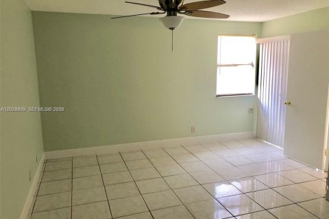 Condominio en alquiler en Lauderhill, Florida, 2 dormitorios, 94.2 m2 № 2077568 - foto 10