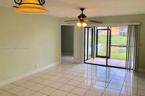 Condominio en alquiler en Lauderhill, Florida, 2 dormitorios, 94.2 m2 № 2077568 - foto 4