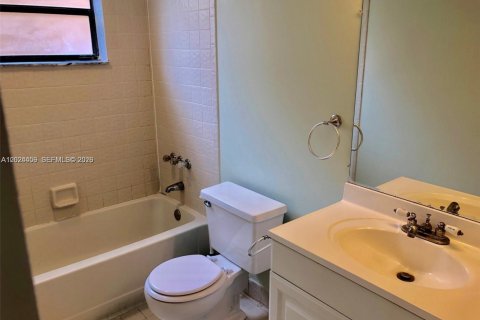 Condominio en alquiler en Lauderhill, Florida, 2 dormitorios, 94.2 m2 № 2077568 - foto 11