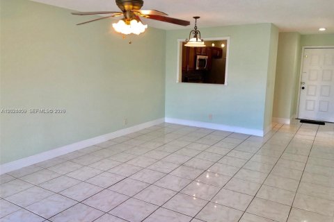 Condominio en alquiler en Lauderhill, Florida, 2 dormitorios, 94.2 m2 № 2077568 - foto 6