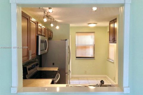 Condominio en alquiler en Lauderhill, Florida, 2 dormitorios, 94.2 m2 № 2077568 - foto 2