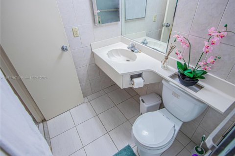 Copropriété à louer à Sunny Isles Beach, Floride: 33.44 m2 № 1942658 - photo 8