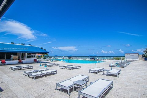 Copropriété à louer à Sunny Isles Beach, Floride: 33.44 m2 № 1942658 - photo 14