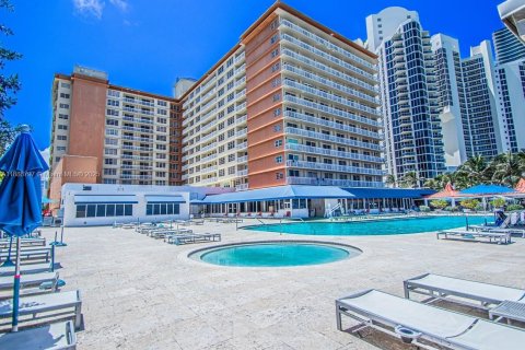 Copropriété à louer à Sunny Isles Beach, Floride: 33.44 m2 № 1942658 - photo 16