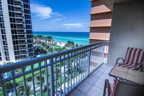 Copropriété à louer à Sunny Isles Beach, Floride: 33.44 m2 № 1942658 - photo 1
