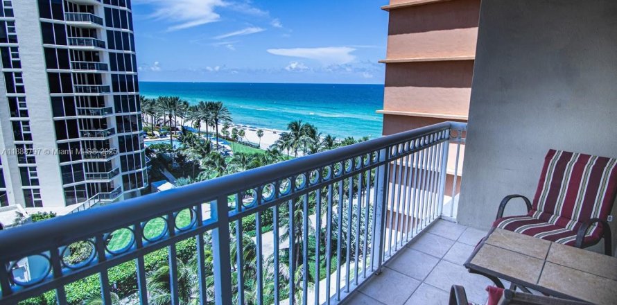 Studio à Condo à Sunny Isles Beach, Floride  № 1942658