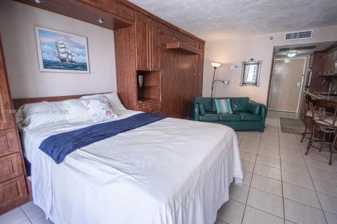 Copropriété à louer à Sunny Isles Beach, Floride: 33.44 m2 № 1942658 - photo 6