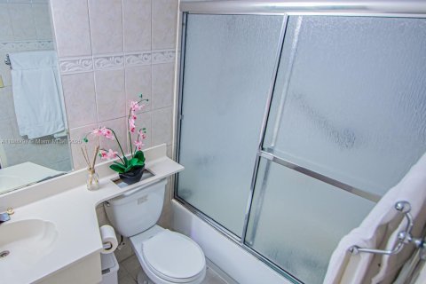 Copropriété à louer à Sunny Isles Beach, Floride: 33.44 m2 № 1942658 - photo 9