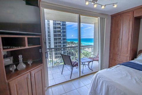 Copropriété à louer à Sunny Isles Beach, Floride: 33.44 m2 № 1942658 - photo 2