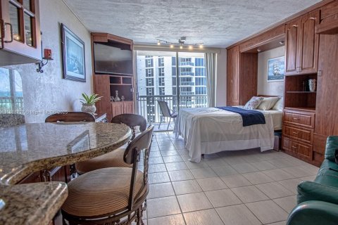 Copropriété à louer à Sunny Isles Beach, Floride: 33.44 m2 № 1942658 - photo 5