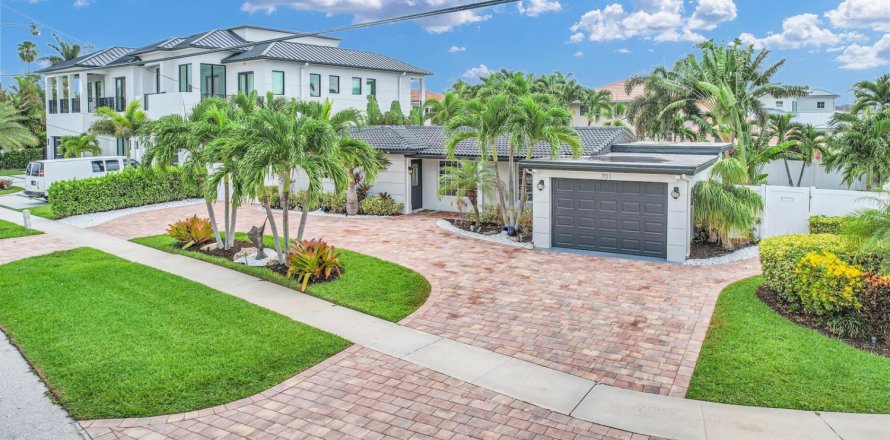 House in Boca Raton, Florida 3 bedrooms, 144.18 sq.m. № 2192698
