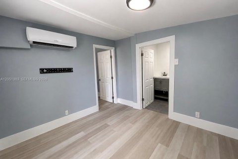 Villa ou maison à louer à Miami, Floride: 1 chambre, 42.18 m2 № 2173067 - photo 4