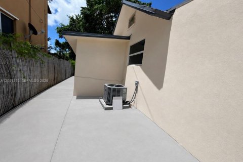 Villa ou maison à louer à Miami, Floride: 1 chambre, 42.18 m2 № 2173067 - photo 8