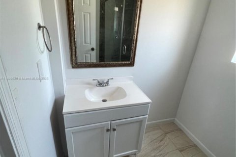 Commercial property in Hollywood, Florida № 1838637 - photo 19