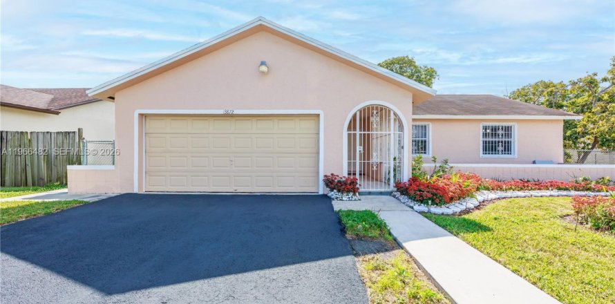 Дом в Хомстед, Флорида 3 спальни, 112.97м2 № 2028208