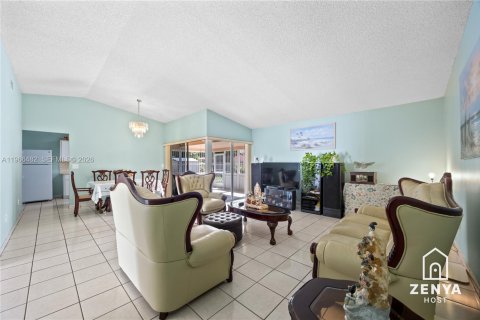 Купить виллу или дом в Хомстед, Флорида 3 спальни, 112.97м2, № 2028208 - фото 8