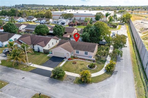 Купить виллу или дом в Хомстед, Флорида 3 спальни, 112.97м2, № 2028208 - фото 4