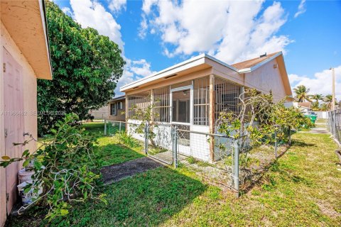 Купить виллу или дом в Хомстед, Флорида 3 спальни, 112.97м2, № 2028208 - фото 14