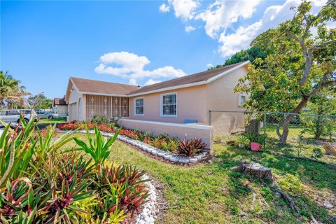 Купить виллу или дом в Хомстед, Флорида 3 спальни, 112.97м2, № 2028208 - фото 2