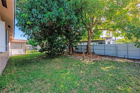 Купить виллу или дом в Хомстед, Флорида 3 спальни, 112.97м2, № 2028208 - фото 15