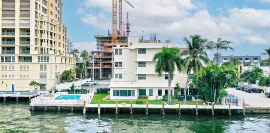 Condominio en Fort Lauderdale, Florida, 4 dormitorios № 936596