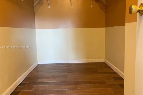 Снять в аренду кондоминиум в Холливуд, Флорида 1 спальня, 61.22м2, № 2057387 - фото 12