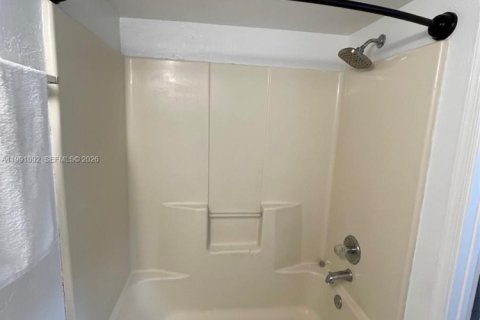 Снять в аренду кондоминиум в Холливуд, Флорида 1 спальня, 61.22м2, № 2057387 - фото 9