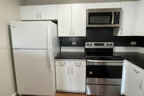 Снять в аренду кондоминиум в Холливуд, Флорида 1 спальня, 61.22м2, № 2057387 - фото 3