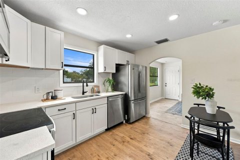 House in Tampa, Florida 3 bedrooms, 76.64 sq.m. № 2361280 - photo 6