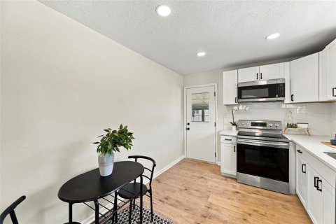 House in Tampa, Florida 3 bedrooms, 76.64 sq.m. № 2361280 - photo 9