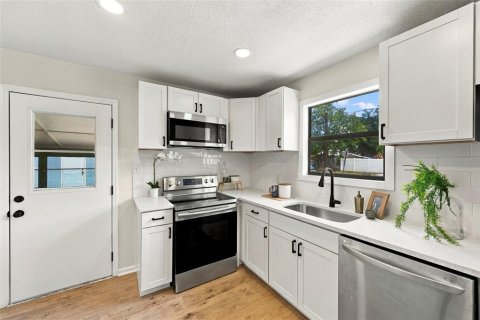 House in Tampa, Florida 3 bedrooms, 76.64 sq.m. № 2361280 - photo 8