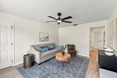 House in Tampa, Florida 3 bedrooms, 76.64 sq.m. № 2361280 - photo 10